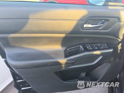 2023 Nissan Pathfinder SL - zdjęcie 9 z 21 - miniatura