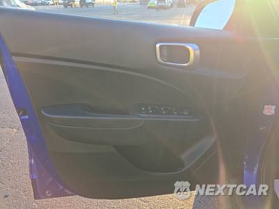 2025 Hyundai Venue SEL - zdjęcie 9 z 20 - miniatura