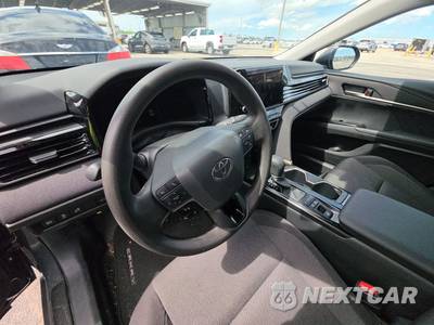 2026 Toyota Camry LE - zdjęcie 10 z 19 - miniatura