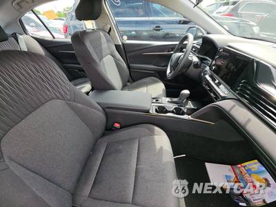 2026 Toyota Camry LE - zdjęcie 8 z 19 - miniatura