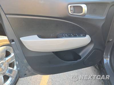 2025 Hyundai Venue SEL - zdjęcie 9 z 24 - miniatura