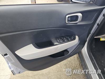 2025 Hyundai Venue SEL - zdjęcie 9 z 22 - miniatura
