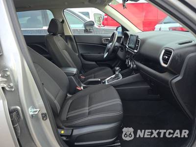 2025 Hyundai Venue SEL - zdjęcie 8 z 23 - miniatura