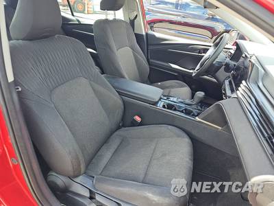 2025 Toyota Camry LE - zdjęcie 8 z 27 - miniatura