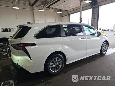 2026 Toyota Sienna LE 8-Passenger 120.5" WB - zdjęcie 4 z 45 - miniatura