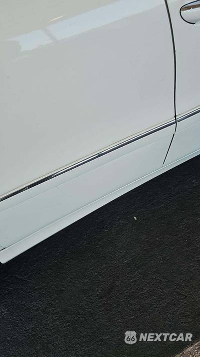 2009 Mercedes-Benz E 350 Sedan - zdjęcie 41 z 77 - miniatura