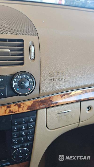 2009 Mercedes-Benz E 350 Sedan - zdjęcie 45 z 77 - miniatura