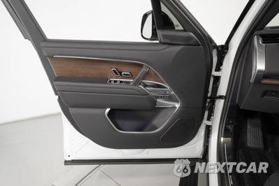 2025 Land Rover Range Rover SE - zdjęcie 34 z 50 - miniatura
