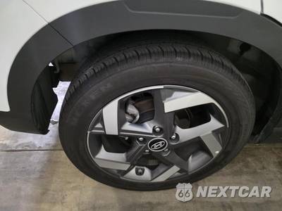 2025 Hyundai Venue SEL - zdjęcie 12 z 23 - miniatura