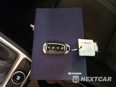 2025 Hyundai Venue SEL - zdjęcie 20 z 23 - miniatura