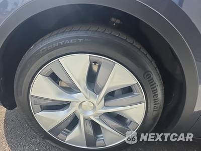 2023 Tesla Model Y Long Range - zdjęcie 8 z 22 - miniatura