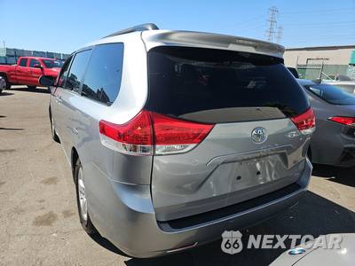 2014 Toyota Sienna LE 8-Passenger 119.3" WB - zdjęcie 5 z 33 - miniatura