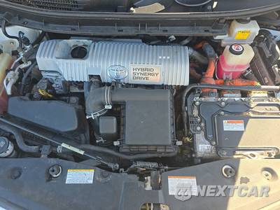 2017 Toyota Prius v Two - zdjęcie 16 z 29 - miniatura