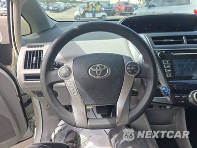 2017 Toyota Prius v Two - zdjęcie 10 z 35 - miniatura