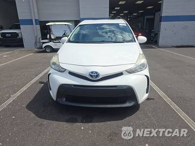 2017 Toyota Prius v Two - zdjęcie 2 z 35 - miniatura