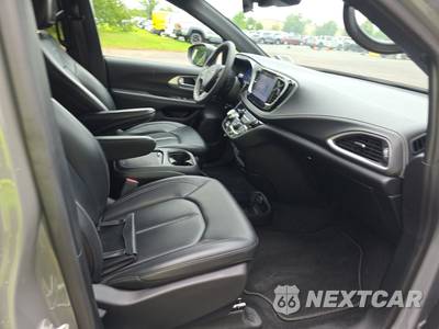 2023 Chrysler Pacifica Touring L 121.6" WB - zdjęcie 8 z 34 - miniatura