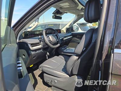 2025 Lincoln Navigator Reserve - zdjęcie 7 z 35 - miniatura