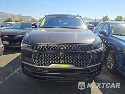 2025 Lincoln Navigator Reserve - zdjęcie 2 z 35 - miniatura