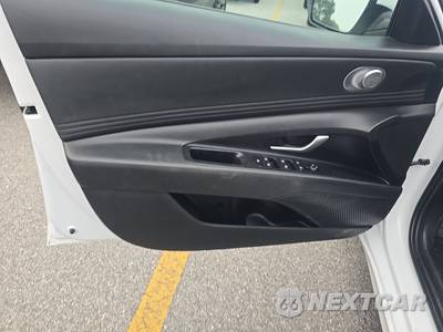 2025 Hyundai Elantra SEL Convenience - zdjęcie 9 z 18 - miniatura