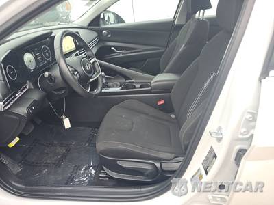 2025 Hyundai Elantra SEL Convenience - zdjęcie 7 z 18 - miniatura