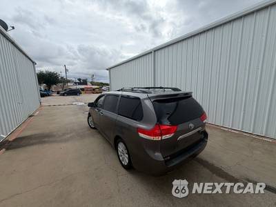 2012 Toyota Sienna Limited 7-Passenger 119.3" WB - zdjęcie 9 z 57 - miniatura