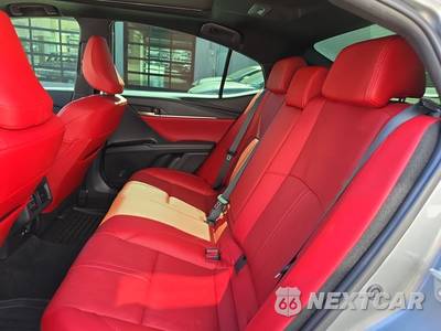2025 Toyota Camry XSE - zdjęcie 13 z 24 - miniatura