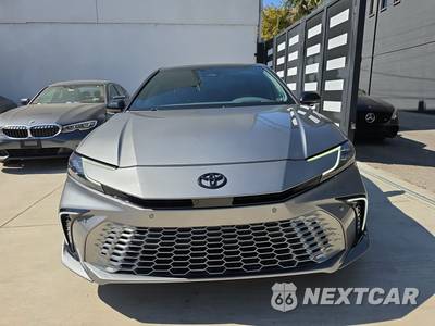 2025 Toyota Camry XSE - zdjęcie 2 z 24 - miniatura