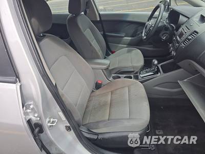2017 Kia Forte LX Sedan - zdjęcie 8 z 34 - miniatura