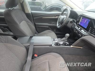 2025 Toyota Camry LE - zdjęcie 8 z 34 - miniatura