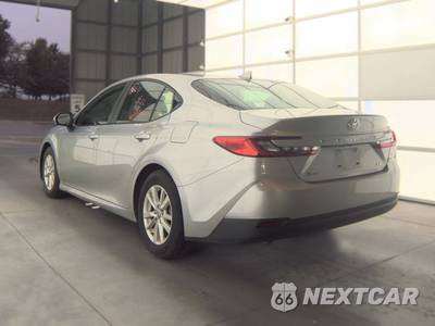 2025 Toyota Camry LE - zdjęcie 6 z 34 - miniatura