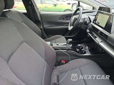 2026 Toyota Prius LE - zdjęcie 8 z 22 - miniatura