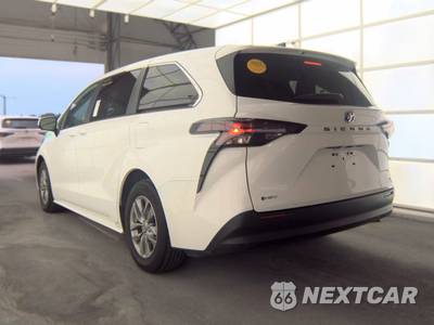 2025 Toyota Sienna LE 8-Passenger 120.5" WB - zdjęcie 6 z 35 - miniatura
