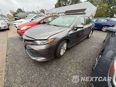 2018 Toyota Camry LE - zdjęcie 7 z 154 - miniatura