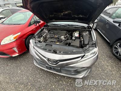 2018 Toyota Camry LE - zdjęcie 41 z 154 - miniatura