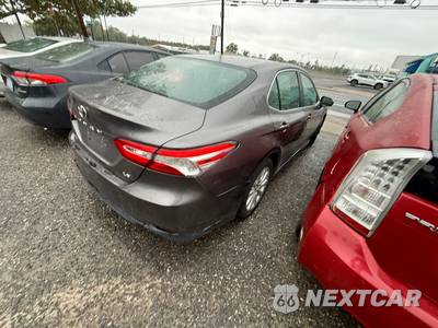 2018 Toyota Camry LE - zdjęcie 83 z 154 - miniatura