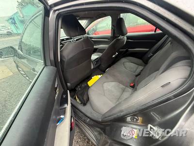 2018 Toyota Camry LE - zdjęcie 132 z 154 - miniatura