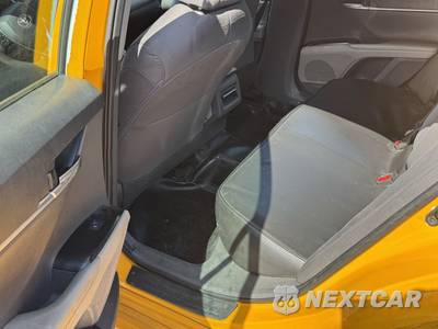 2020 Toyota Camry LE - zdjęcie 6 z 10 - miniatura