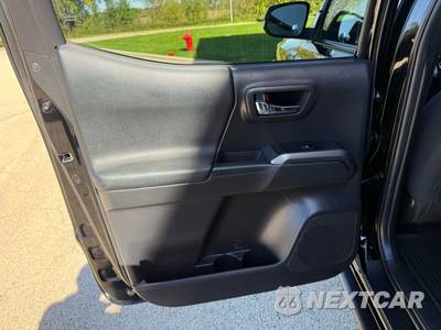 2023 Toyota Tacoma TRD Off-Road Crew Cab Medium Bed - zdjęcie 33 z 37 - miniatura
