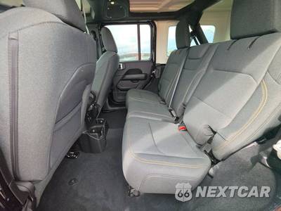 2026 Jeep Wrangler 4 Door Sahara - zdjęcie 13 z 21 - miniatura