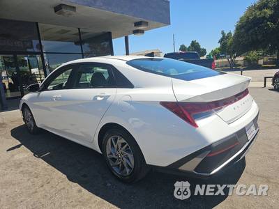 2025 Hyundai Elantra Hybrid Blue - zdjęcie 6 z 23 - miniatura