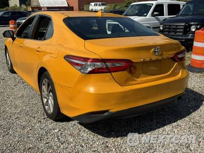 2019 Toyota Camry LE - zdjęcie 4 z 8 - miniatura