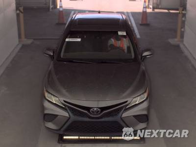 2019 Toyota Camry SE - zdjęcie 2 z 32 - miniatura