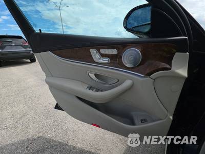 2020 Mercedes-Benz E 350 4MATIC Sedan - zdjęcie 9 z 23 - miniatura