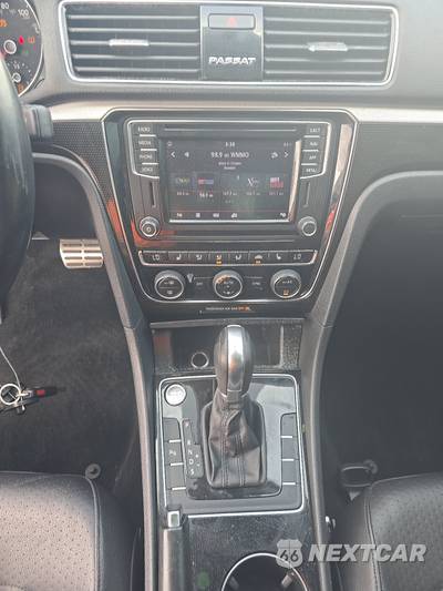 2019 Volkswagen Passat SE R-Line - zdjęcie 11 z 53 - miniatura