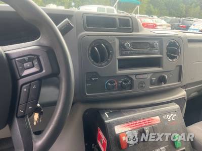 2022 Ford E-450 Cutaway DRW 158.0" WB - zdjęcie 8 z 17 - miniatura