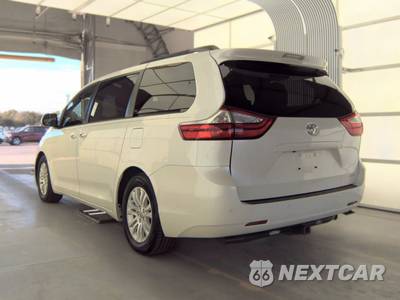 2015 Toyota Sienna XLE 8-Passenger 119.3" WB - zdjęcie 6 z 18 - miniatura