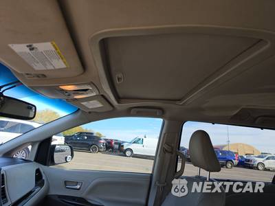 2015 Toyota Sienna XLE 8-Passenger 119.3" WB - zdjęcie 18 z 18 - miniatura