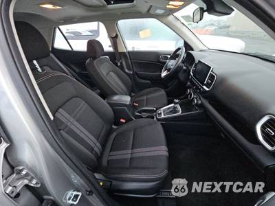 2025 Hyundai Venue SEL - zdjęcie 8 z 28 - miniatura