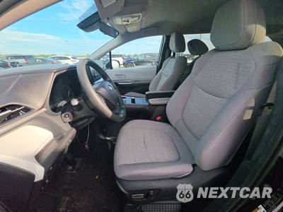 2025 Toyota Sienna LE 8-Passenger 120.5" WB - zdjęcie 7 z 28 - miniatura