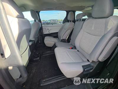 2025 Toyota Sienna LE 8-Passenger 120.5" WB - zdjęcie 13 z 28 - miniatura